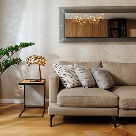 Pure Living Apartment W. Private Parking 브라쇼브 외부 사진