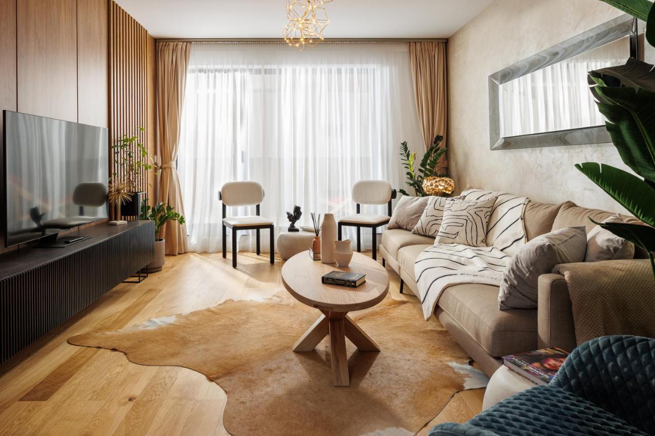 Pure Living Apartment W. Private Parking 브라쇼브 외부 사진