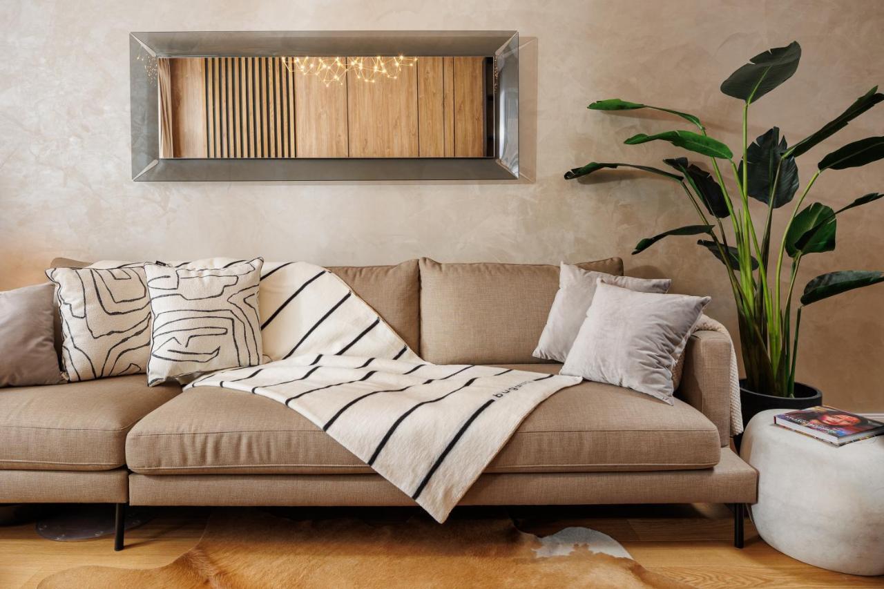 Pure Living Apartment W. Private Parking 브라쇼브 외부 사진