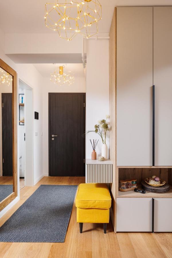 Pure Living Apartment W. Private Parking 브라쇼브 외부 사진