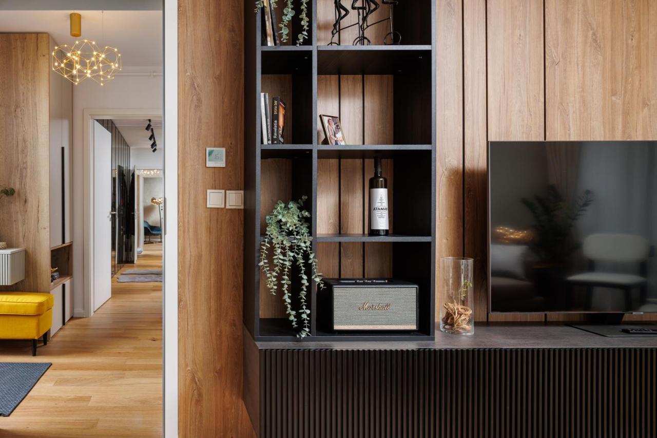 Pure Living Apartment W. Private Parking 브라쇼브 외부 사진